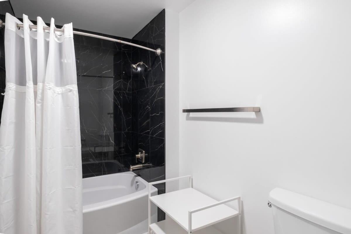 3Br Modern Downtown Apartment With Gym & Office ชาร์ล็อต ภายนอก รูปภาพ